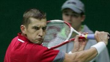 <b>IMPLACABLE</b> El número 1 bielorruso Max Mirnyi ha disputado el partido muy concentrado y no ha dado opción a Robredo.