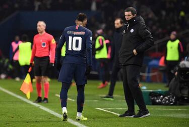 Neymar has "painful recurrence" of foot injury, PSG confirm