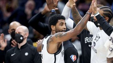 Kyrie Irving vuelve sin vacunar y es irremediablemente decisivo