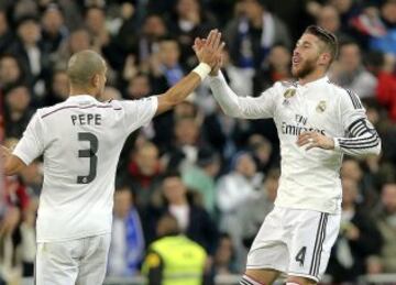 Sergio Ramos celebra con Pepe el 1-1.