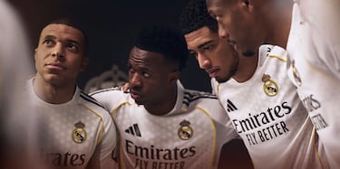 Jude Bellingham, Vinicius, Kylian Mbappé, y Alaba con la nueva equipación del Real Madrid para la temporada 2025-26.