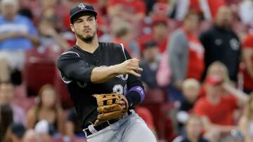 El antesalista de Colorado está a una firma de convertirse en el pelotero de posición más caro de la historia de la MLB.