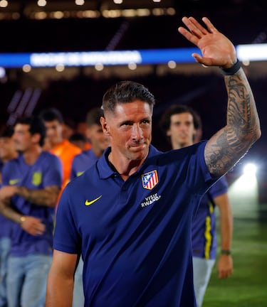 35.114 seguidores celebraron los fichajes y la plantilla del Cholo en el estadio Metropolitano. En la imagen, Fernando Torres.