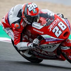 Guevara golpea primero