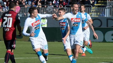 Los jugadores del N&aacute;poles celebran el gol de Hamsik. 