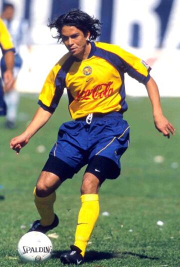Álvaro Ortiz fue el encargado de terminar con una racha de ocho años del América sin conocer victoria frente a Cruz Azul, en 2004, cuando en los moementos finales del encuentro logró anotar de un remate de cabeza. 