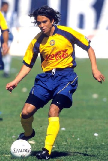 Álvaro Ortiz fue el encargado de terminar con una racha de ocho años del América sin conocer victoria frente a Cruz Azul, en 2004, cuando en los moementos finales del encuentro logró anotar de un remate de cabeza.