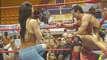 Paige le pide matrimonio al Patr&oacute;n en pleno ring