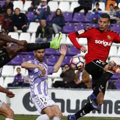 Perone y Barreiro aprovechan los errores del Valladolid