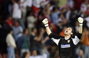 Celebración de Palop tras vencer en la final de la UEFA al Middlesbrough. (2006)