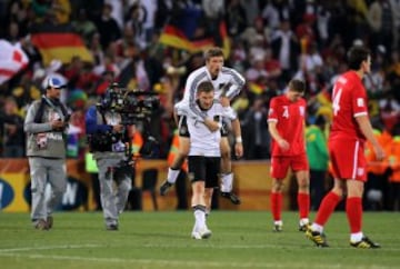 Germany 4 (Klose 20, Podolski 32, Mueller 67, 70) England 1 (Upson 37) Germany decided the fixture in impressive style when Thomas Mueller finished off a break by Bastian Schweinsteiger on 67 minutes, then converted a chance created by Mesut Ozil three mi