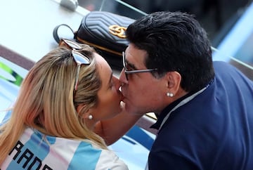 Maradona y su novia Rocío Oliva.