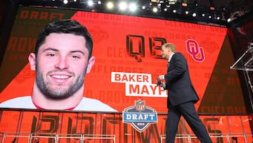 Apr 26, 2018; Arlington, TX, USA; NFL commissioner commissioner Roger Goodell walks off stage as Baker Mayfield is selected as the number one overall pick to the Cleveland Browns in the first round of the 2018 NFL Draft at AT&amp;T Stadium. Mandatory Cred