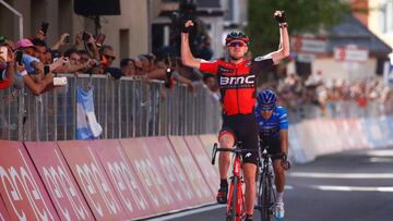 US Tejay Van Garderen of team BMC celebrates as he crosses the finish line ahead Spain's Mikel Landa of team Sky to win the 18th stage of the 100th Giro d'Italia, Tour of Italy, cycling race from Moena to Ortisei on May 25, 2017. / AFP PHOTO / Luk BENIES