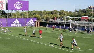 La plantilla del Real Valladolid se entrena, prácticamente, al completo.
