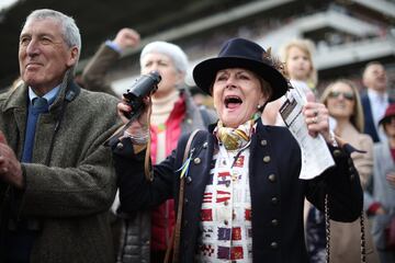 El Festival de Cheltenham es uno de los eventos hípicos más importantes del Reino Unido. Las carreras transcurren en Cheltenham, en la región de Gloucestershire. En el transcurso de las pruebas, el festival genera varios cientos de millones de libras en a