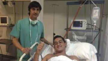 Nicolás almagro, tras salir del quirófano.