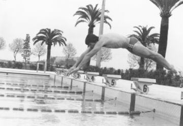 MARK SPITZ 1950. Nadador estadounidense, consiguió siete medallas de oro en los Juegos Olímpicos de Múnich 1972, rompiendo marca mundial en cada uno de sus triunfos, siendo el primer atleta en la historia de los Juegos Olímpicos en conseguir dicha hazaña en una sola edición (hasta Beijing 2008 en el que fue superado por el también nadador estadounidense Michael Phelps)