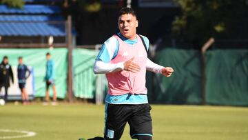 Juan Fernando Quintero regresa a los entrenamientos con Racing