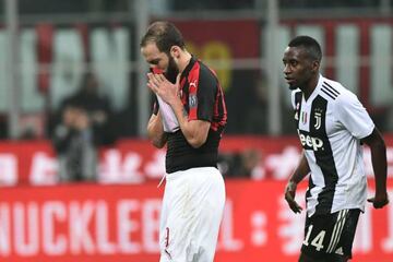 Gonzalo Higuain was sent off against Juventus last weekend