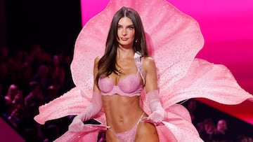 Emily Ratajkowski, Karol G, Gigi Hadid... Las imágenes del increíble desfile de la Victoria’s Secret Fashion Show