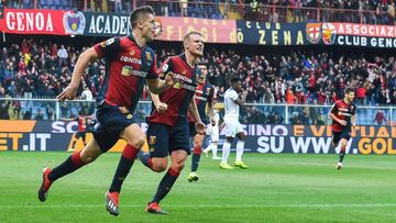 Genoa (Italy), 22/12/2018.- Genoa&#039;s Krzysztof Piatek (L) celebrates with his teammate Oscar Hiljemark after scoring the 1-0 goal during the Italian Serie A soccer match Genoa CFC vs Atalanta BC at Luigi Ferraris Stadium in Genoa, Italy, 22 December 2