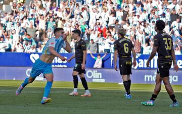 El M芍laga venci車 al Castell車n en un duelo directo, gracias a un solitario gol de Chupete. Un tanto que puede valer media permanencia, en una jugada en la que hizo un el谷ctrico quiebro antes de golpear. Su disparo golpe車 en un defensa antes de entrar, lo que despist車 a Crettaz.