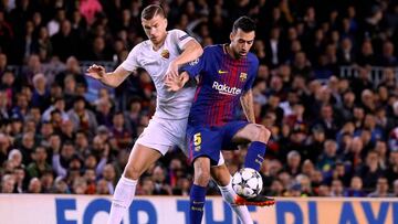 Busquets contra el Roma.