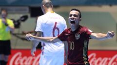 Robinho celebra el pase de Rusia a semifinales tras derrotar a Espa&ntilde;a.