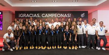Fotografía de toda la plantilla de la selección española sub-20 femenina.