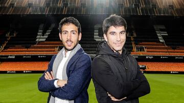 Parejo y Soler, posan en un Mestalla vacío que mañana vivirá un gran duelo.