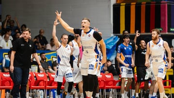 Tanner McGrew, ala-pívot del Flexicar Fuenlabrada, celebra un triple en la 2ª jornada de la Copa España ante el Movistar Estudiantes.
