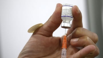 Vacunación Chile: cuándo recibirán la cuarta dosis el personal de salud y cómo pedir cita