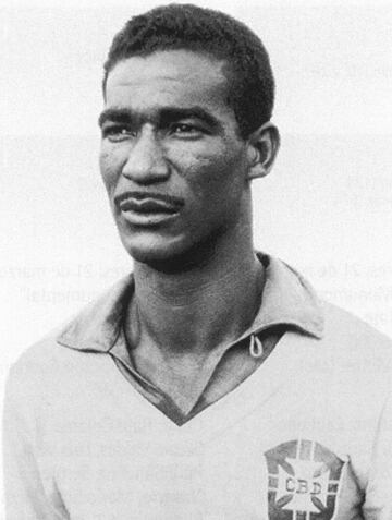 Didí fue el mejor jugador de la Brasil campeona en Suecia 58 y volvió a levantar la copa en Chile 62 como uno de los mejores jugadores. También formó parte del Mundial de Suiza 54. 