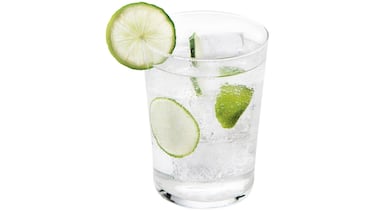 Este juego de vasos grandes de cristal es resistente y apto para el lavavajillas