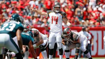 TAMPA, FL - SEPTEMBER 16: Ryan Fitzpatrick #14 of the Tampa Bay Buccaneers directs the offense against the Philadelphia Eagles during the first half at Raymond James Stadium on September 16, 2018 in Tampa, Florida.   Michael Reaves/Getty Images/AFP
 == FO
