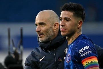 Enzo Maresca y Enzo Fernndez, entrenador y jugador del Chelsea, tras un partido.