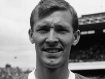 Sir Alex Ferguson como jugador. El escocés jugó en varios equipos (Queen's Park, St. Johnstone, Dunfermline Athletic, Rangers, Falkirk y Ayr United) un total de 317 partidos y marcó 171 goles.