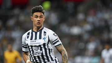 Adam Bareiro durante un partido con Rayados de Monterrey.