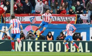 Falcao celebra el primer gol del Atlético en el Calderón. 1-0.