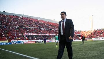 Luis Fernando Tena dejó de ser el técnico de León