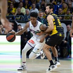 El Lenovo Tenerife se desquita y deja sin liderato al Unicaja