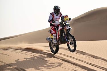 El piloto chileno Ignacio Cornejo compite con una Hero 450 Rally en la etapa 7 de la 48ª edición del Rally Dakar 2026, entre Riad y Wadi ad-Dawasir.