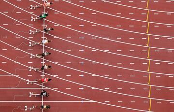 Carla Scicluna, Houleye Ba, Aissata Denn Conte, Hanna Barakat, Asimenye Simwaka, Matie Stanley, Alvin Tehupeiory, Mazoon Al Alawi y Joella Lloyd durante los 100 metros femeninos.