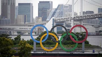 Tokyo (Japan), 03/06/2021.- A giant Olympic rings monument is seen at Odaiba Marine Park in Tokyo, Japan, 03 June 2021 (issued 04 June 2021). Tamayo Marukawa, the minister in charge of the Tokyo Olympics, announced on 04 June that a reception for overseas