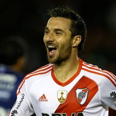 Scocco recordó a México después de su noche soñada de cinco goles