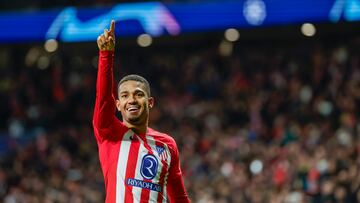 MADRID, 13/12/2023.- El lateral del Atlético de Madrid Samuel Lino celebra tras marcar el segundo gol ante la Lazio, durante el partido del grupo E de la Liga de Campeones que Atlético de Madrid y SS Lazio disputan este miércoles en el estadio Metropolitano, en Madrid. EFE/Juanjo Martín
