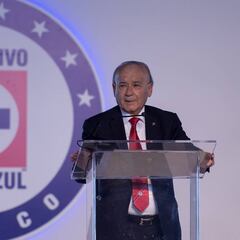 Colocan a Guillermo Álvarez fuera de la Cooperativa Cruz Azul