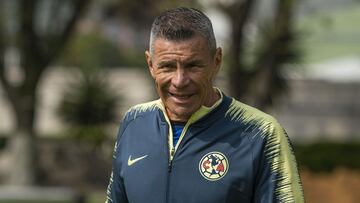 Alfredo Tena cuando trabaja en América.