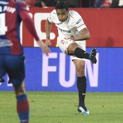 Misión Muriel: adaptarse de '9' en Sevilla en año de Mundial